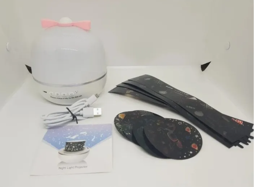 LÁMPARA PROYECTORA INFANTIL – MAGIA Y LUZ PARA DORMIR